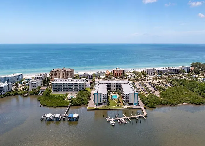 Walk To Dining Beachfront Indian Shores Apartment