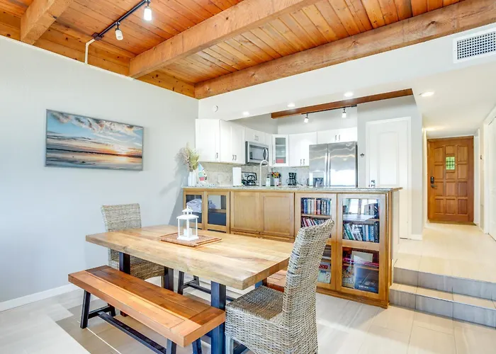 Walk To Dining Beachfront Indian Shores Apartment *
