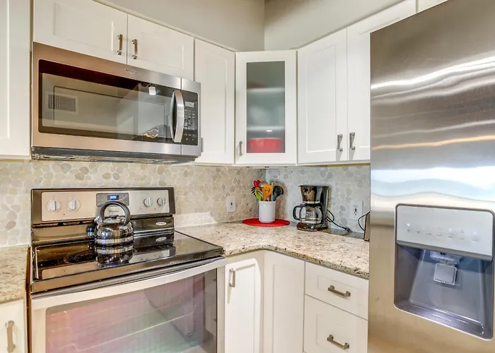 Walk To Dining Beachfront Indian Shores Apartment
