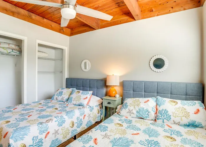 Walk To Dining Beachfront Indian Shores Apartment *